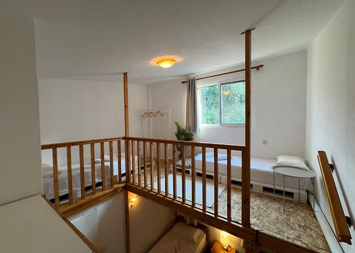 Davanos House