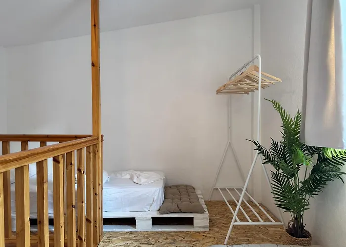 Davanos House 公寓 *